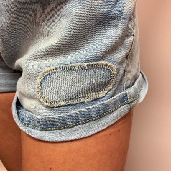 LEVI SHORTS - Picture 2 of 5